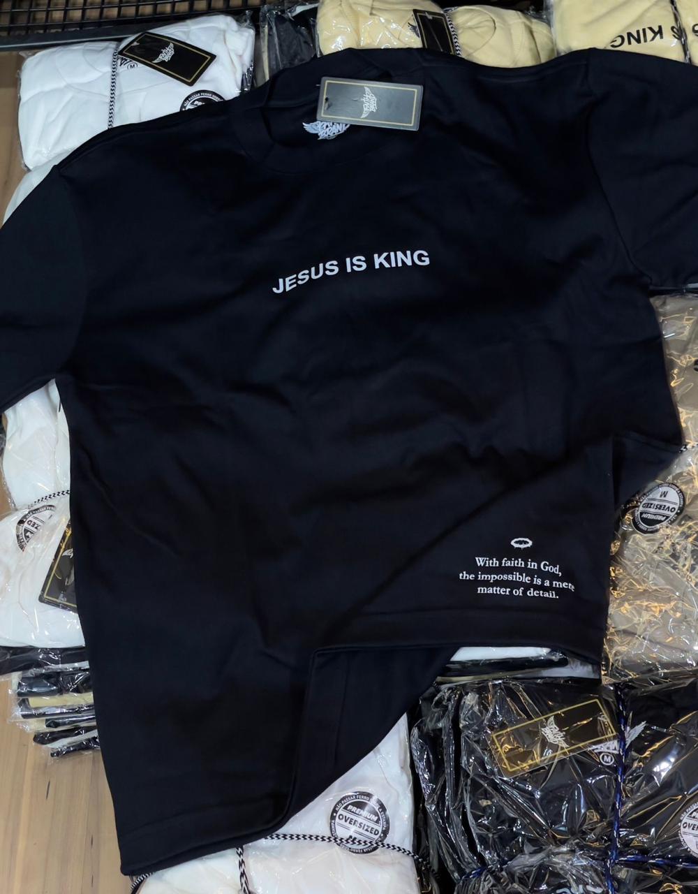 Camiseta Jesus is King